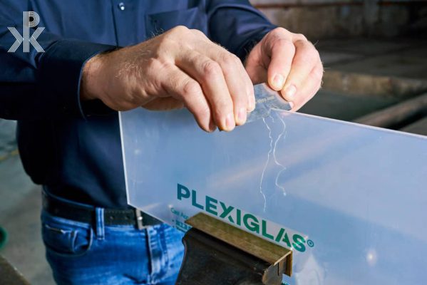 پخ زنی ورق پلیمری پلکسی بعد از برش در پکیلون